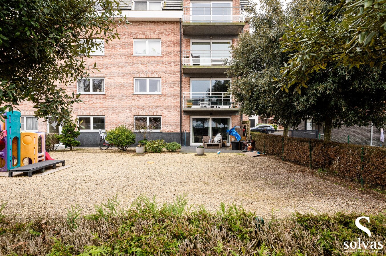 Gelijkvloers appartement met ruime privatieve tuin in het centrum van Maldegem 