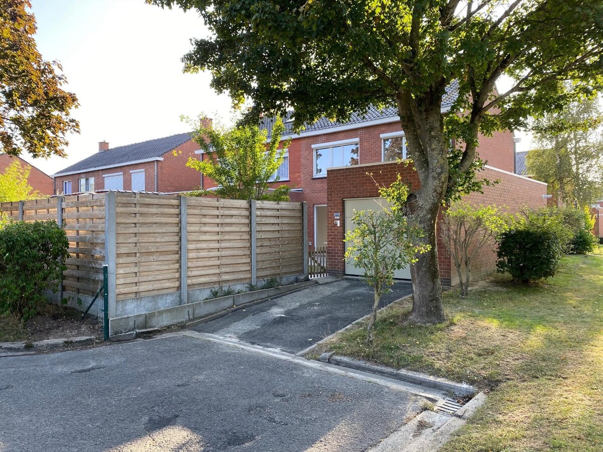 Woning met 3 slaapkamers en garage te Roeselare (Vrij: 1/07/2023) 