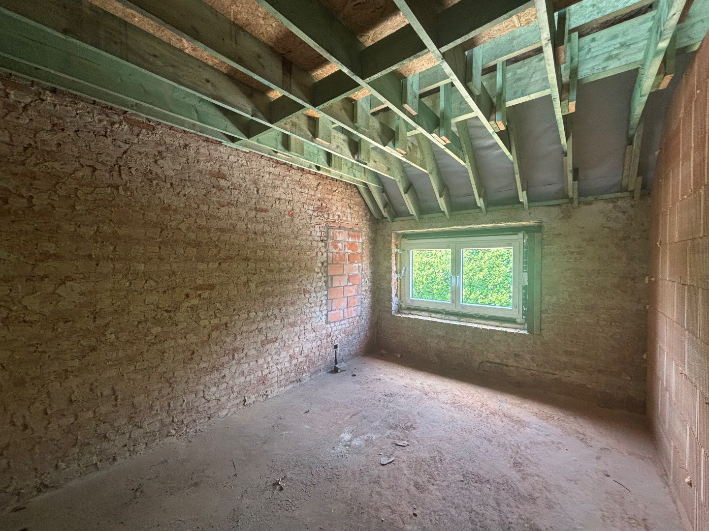 Ruime cascowoning met 4 slpk. op zuidgericht perceel van 9a 35ca in Mol 