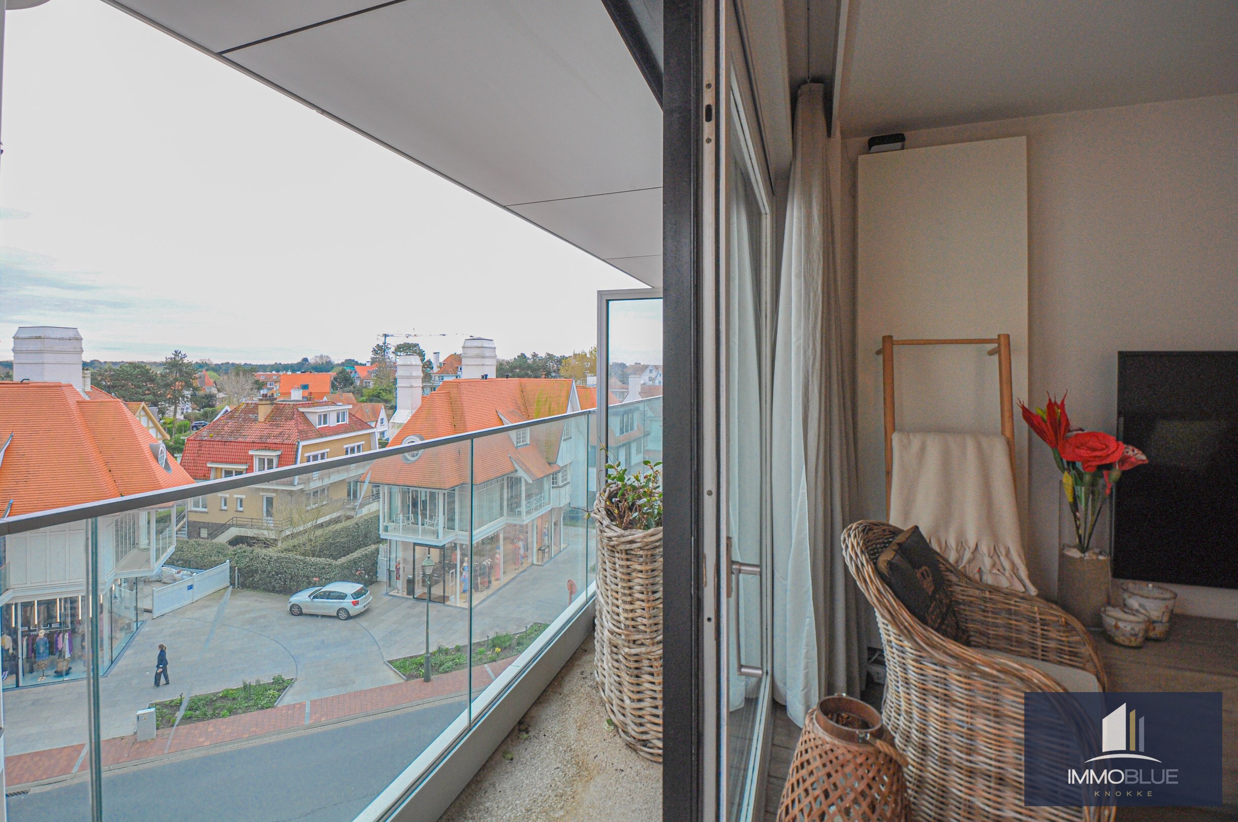 Drie slaapkamer appartement met een open zicht gelegen nabij het Driehoeksplein. 