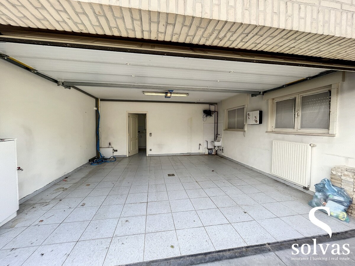 Ruime villa met tuin, garage, 4 slaapkamers nabij centrum Knesselare 