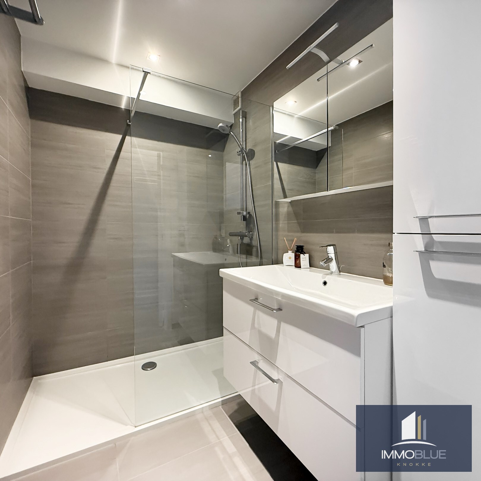 Appartement lumineux pr&#234;t &#224; emm&#233;nager avec une fa&#231;ade d’environ cinq m&#232;tres de large. 