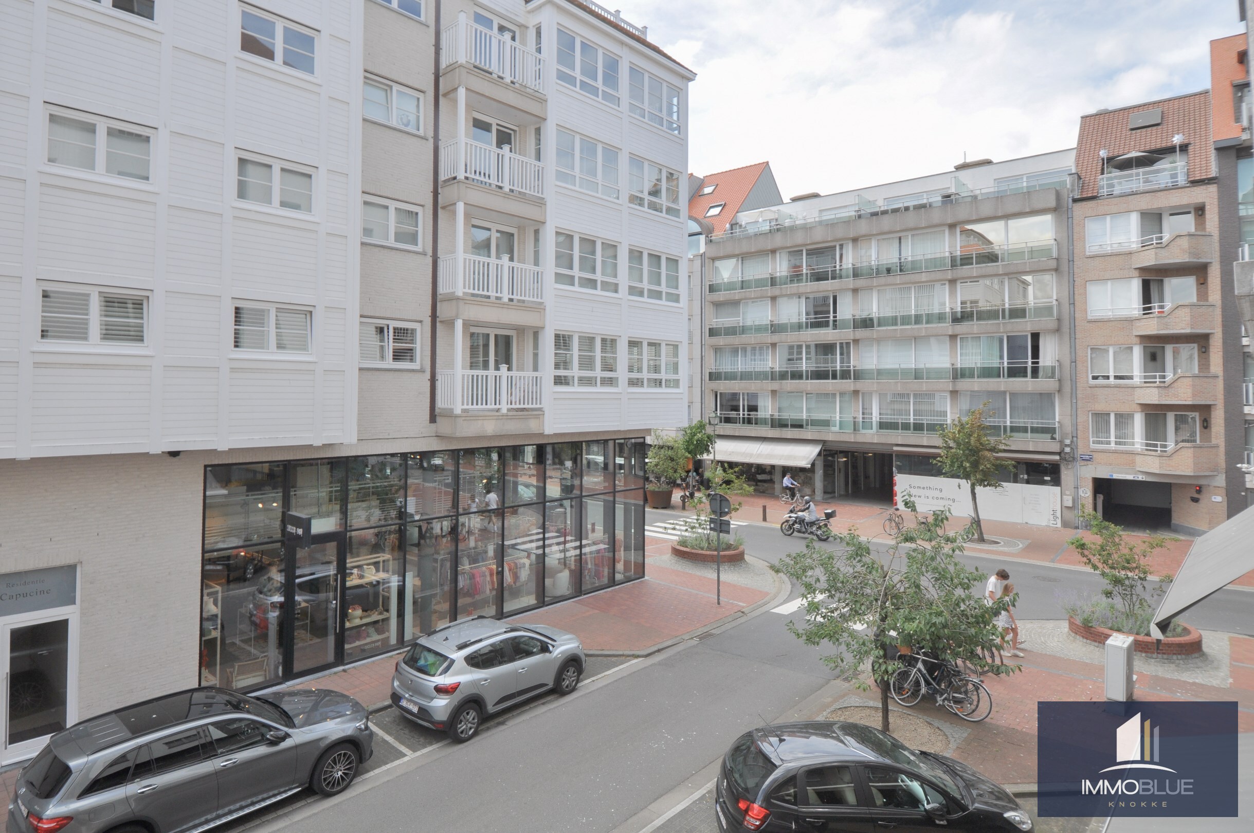 Instapklaar, centraal gelegen duplex appartement nabij de Dumortierlaan. 