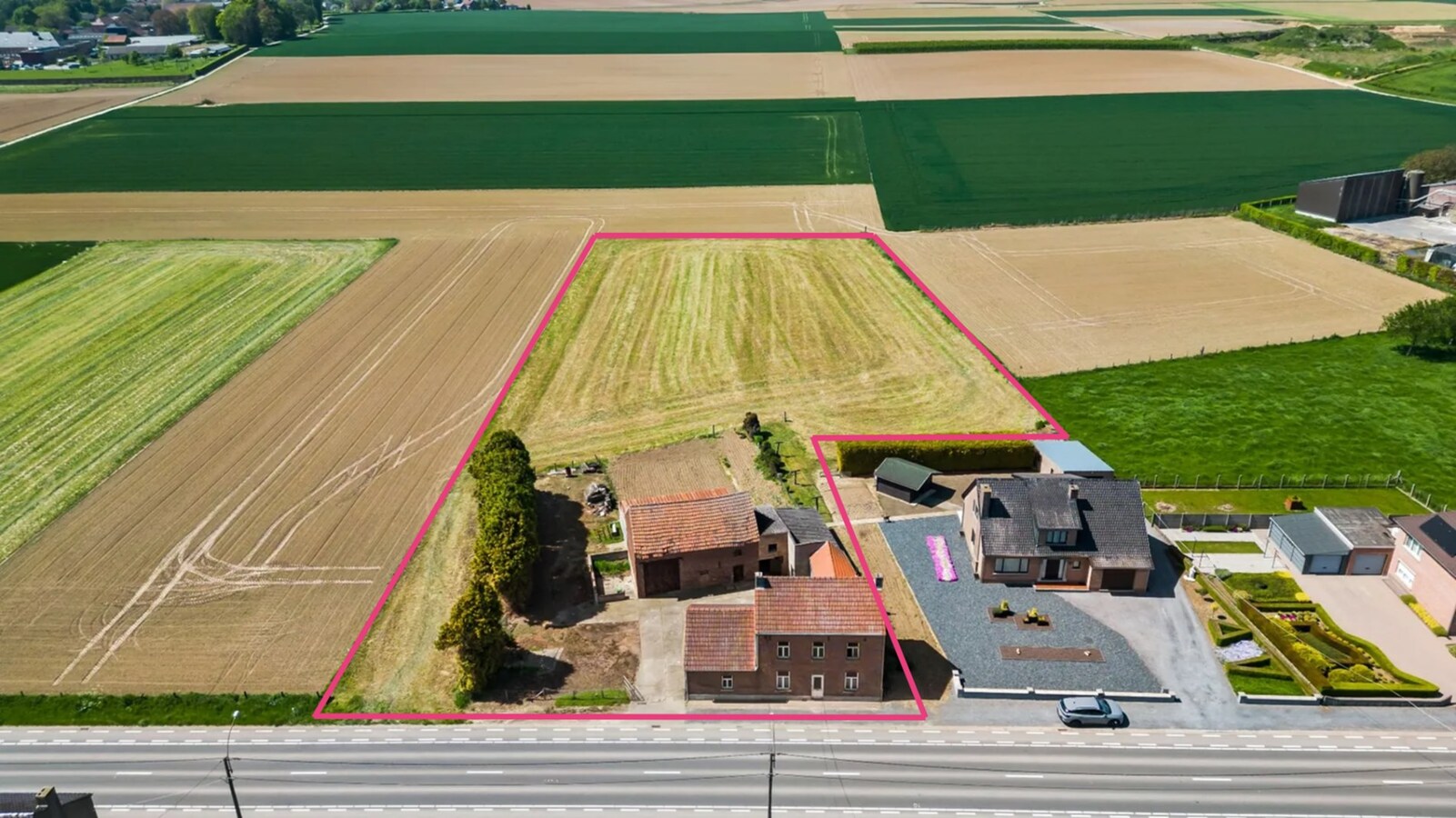 Renovatiewoning op perceel van 6854 m&#178; 