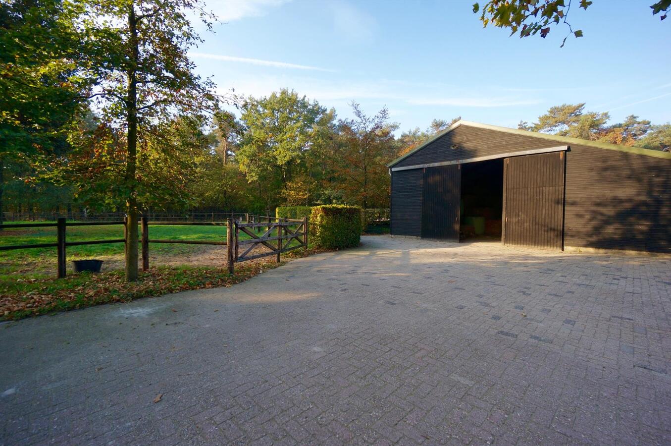 Equestrian complex on approximately 3,4 ha in Nuenen (North-Brabant NL) 