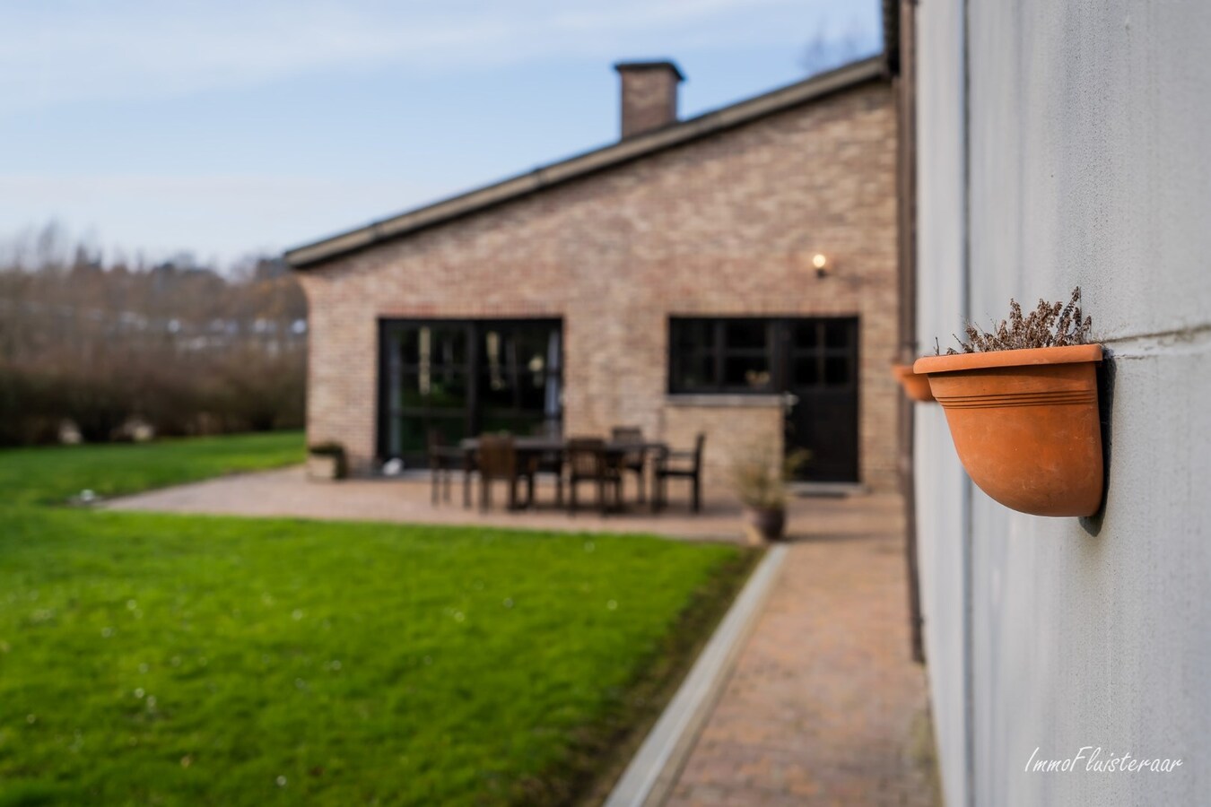 Boerderij met (bedrijfs)woning, loodsen en paardenfaciliteiten op ca 7,4 ha te Asse (Vlaams-Brabant) 