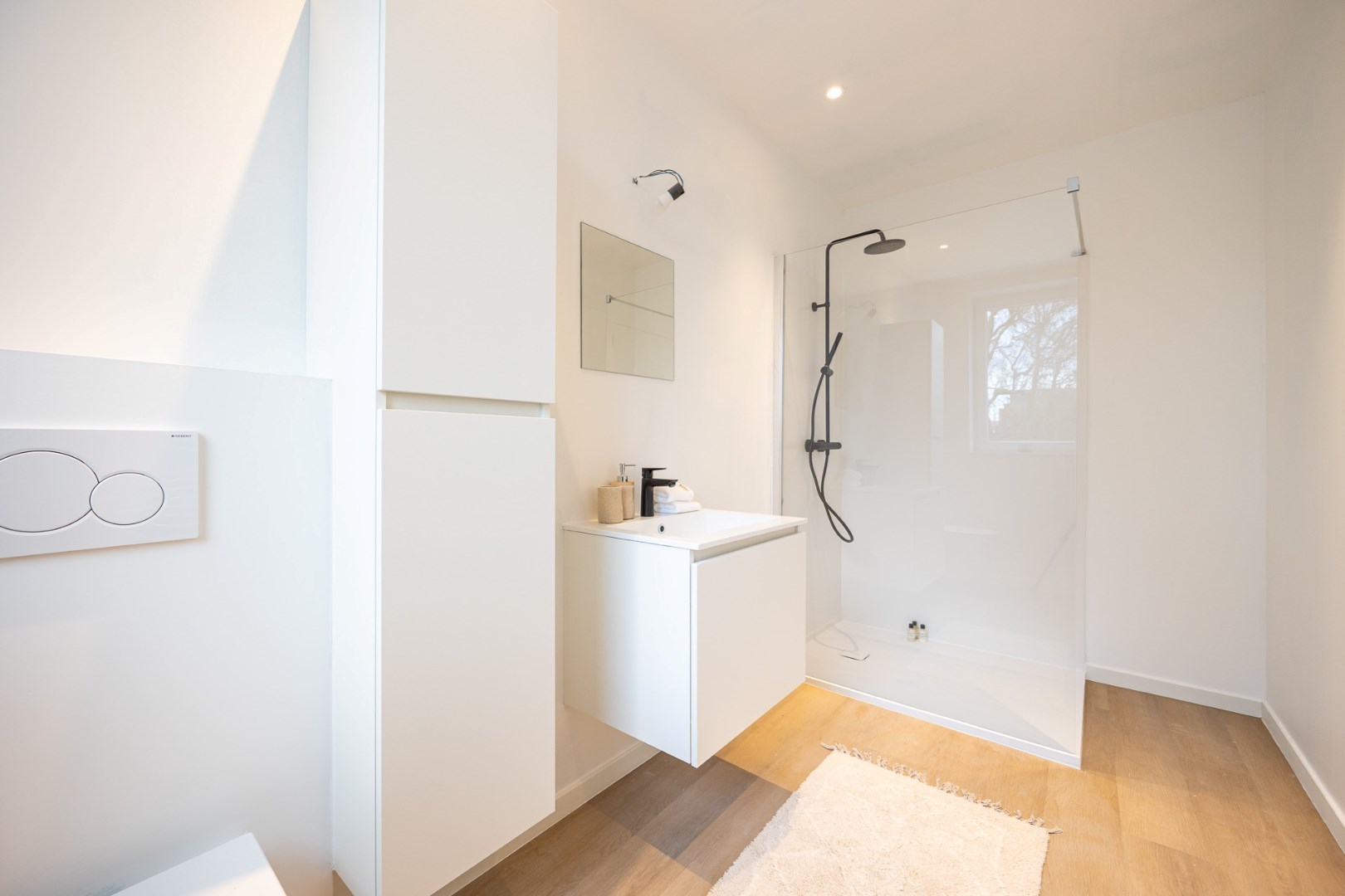 Gerenoveerde rijwoning met 3 slaapkamers 