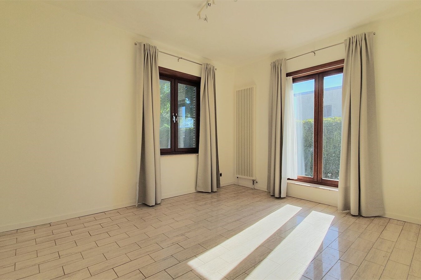 Ruime, gerenoveerde bungalow op perceel van 1032 m&#178; 