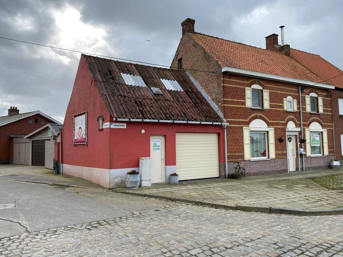 Woning met 4 slaapkamers en grote garage te Eernegem 