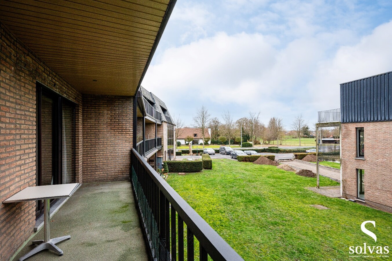 zuid-geori&#235;nteerde Serviceflat met ruim terras in hartje Maldegem MET garage 