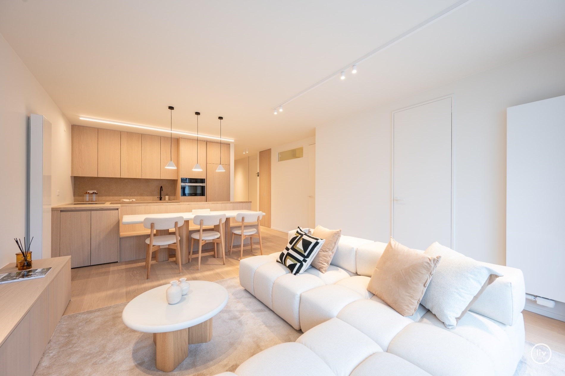 OPENDEURDAG Zaterdag 05/07 - tussen 10u-12u (Elizabetlaan 102): Prachtig gerenoveerd 3 slaapkamerappartement met aangenaam zonneterras gelegen vlakbij de Lippenslaan te Knokke. 