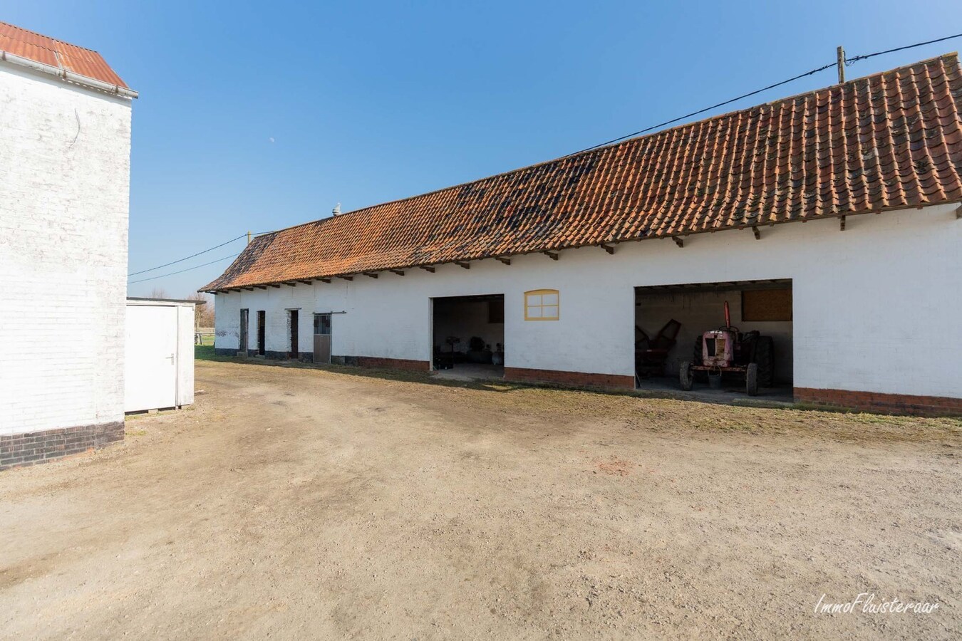 Idyllische en multifunctionele eigendom met stalling, bijgebouwen en renbaan op ca. 7ha 