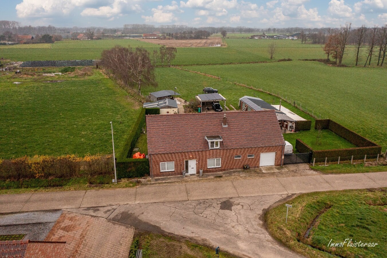 Instapklare hoevewoning met stallen op ca. 45 are te Kinrooi 