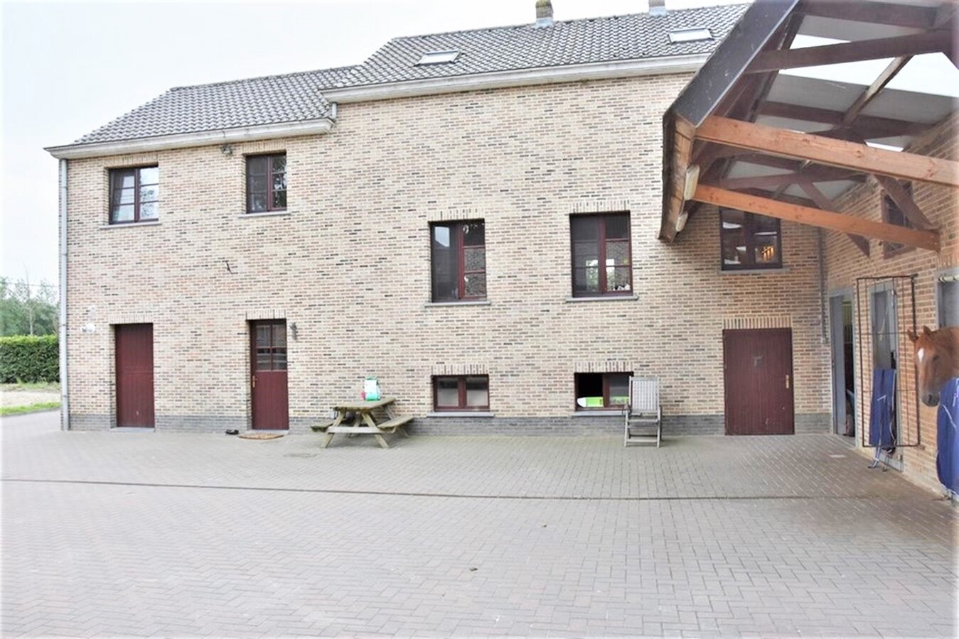 OPTIE - Woning met professionele paardenaccommodatie op ca. 4ha te Lennik (Vlaams-Brabant) 