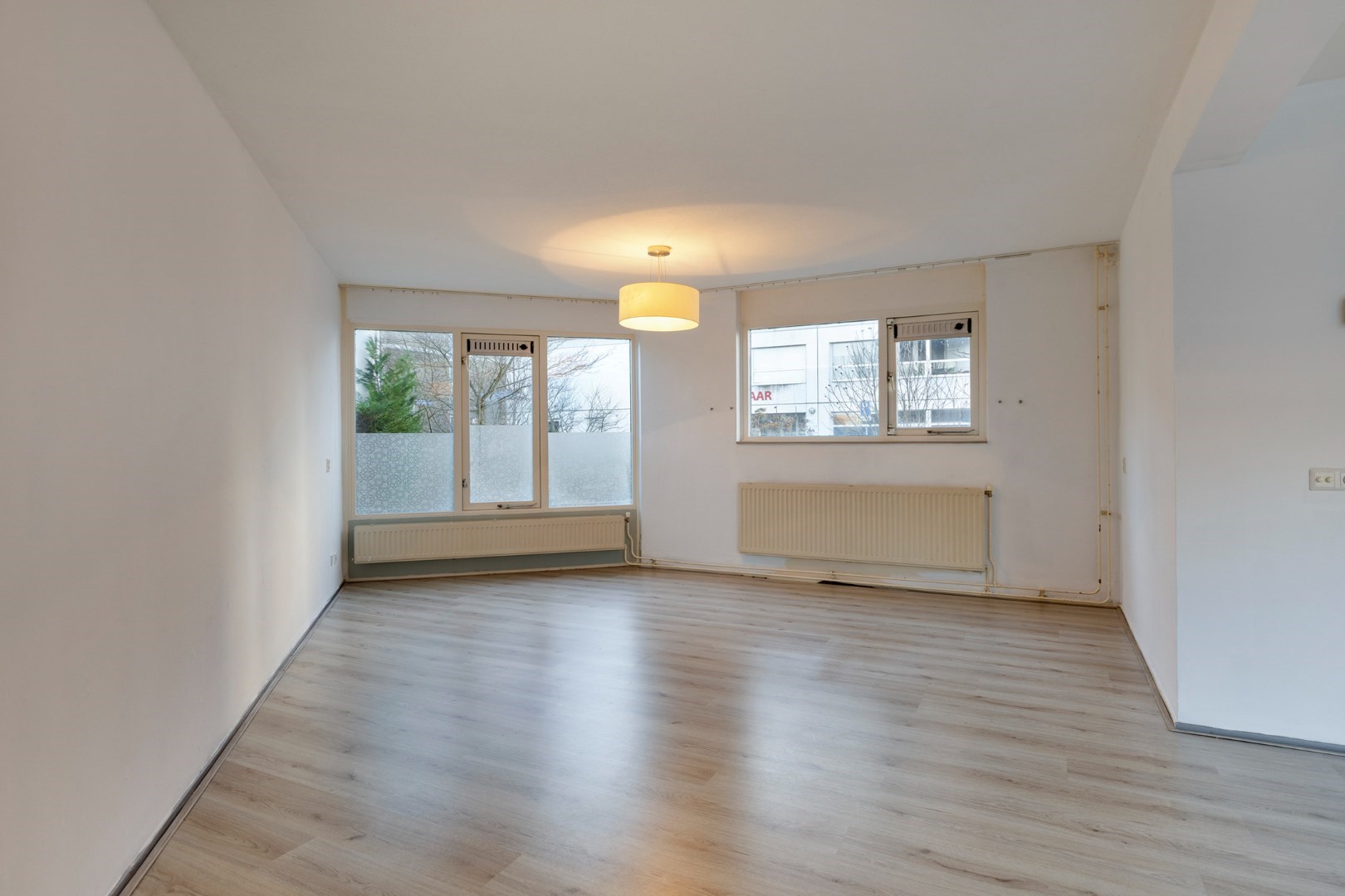 Royale hoek-eengezinswoning met 155 m&#178; wooncomfort en 5 kamers, riante tuin en dakterras. 