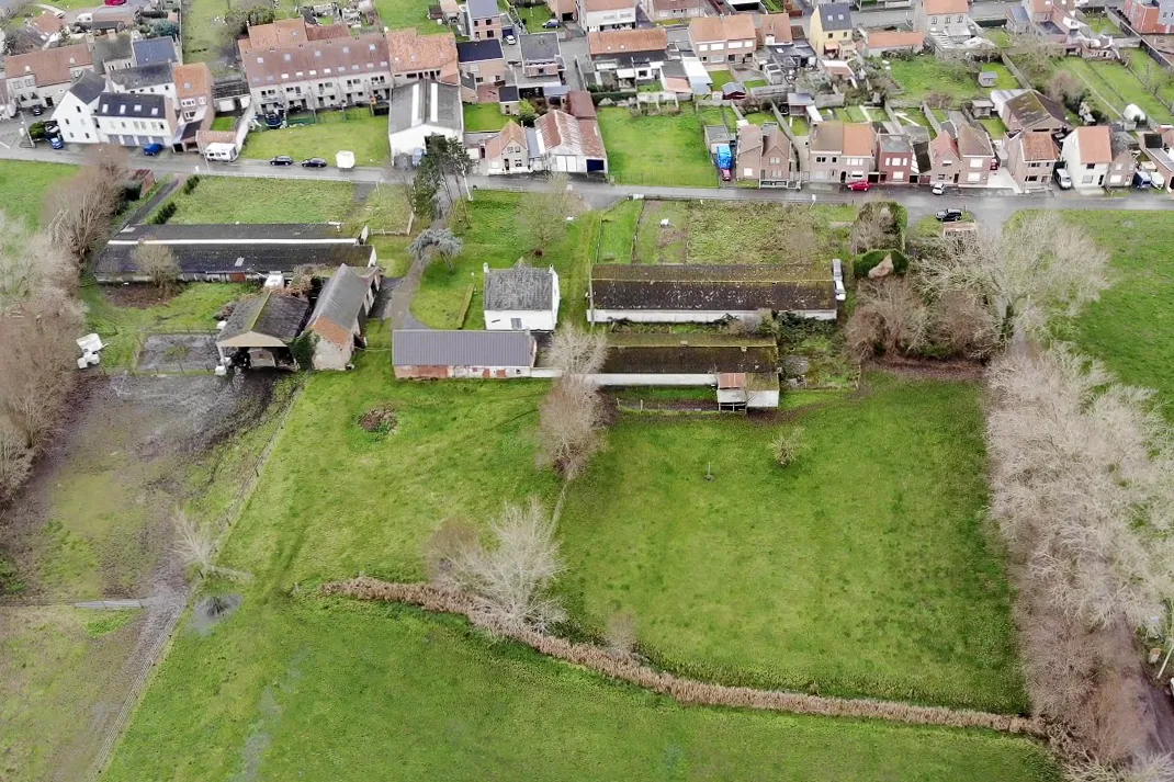  Hoeve te Ettelgem op 26.746 m² met diverse bijgebouwen