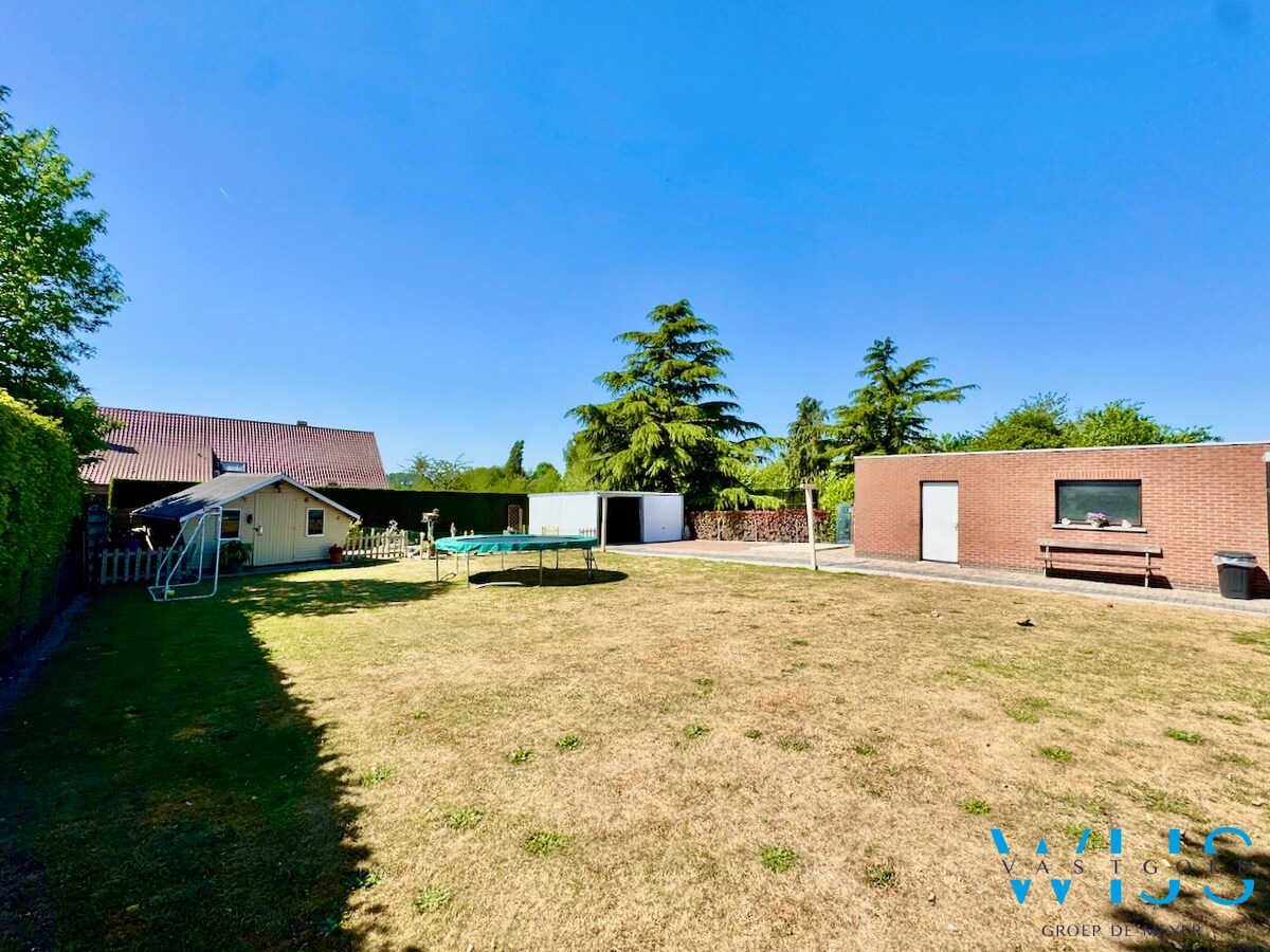 Woonhuis op 1000m&#178; in hartje Ertvelde ! 