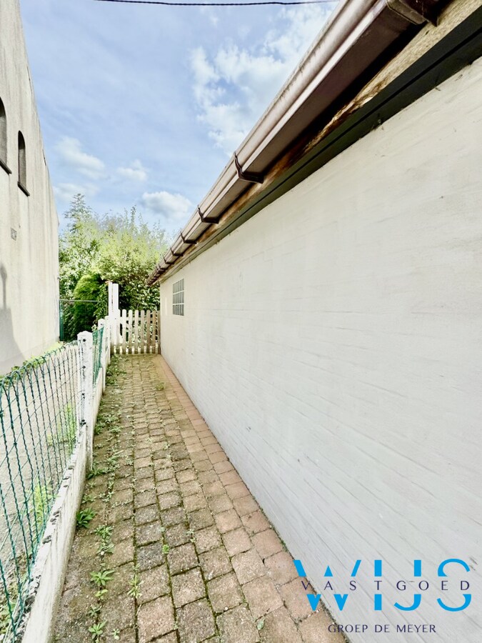 Instapklaar woonhuis op perceel van 450m&#178; te ERTVELDE ! 