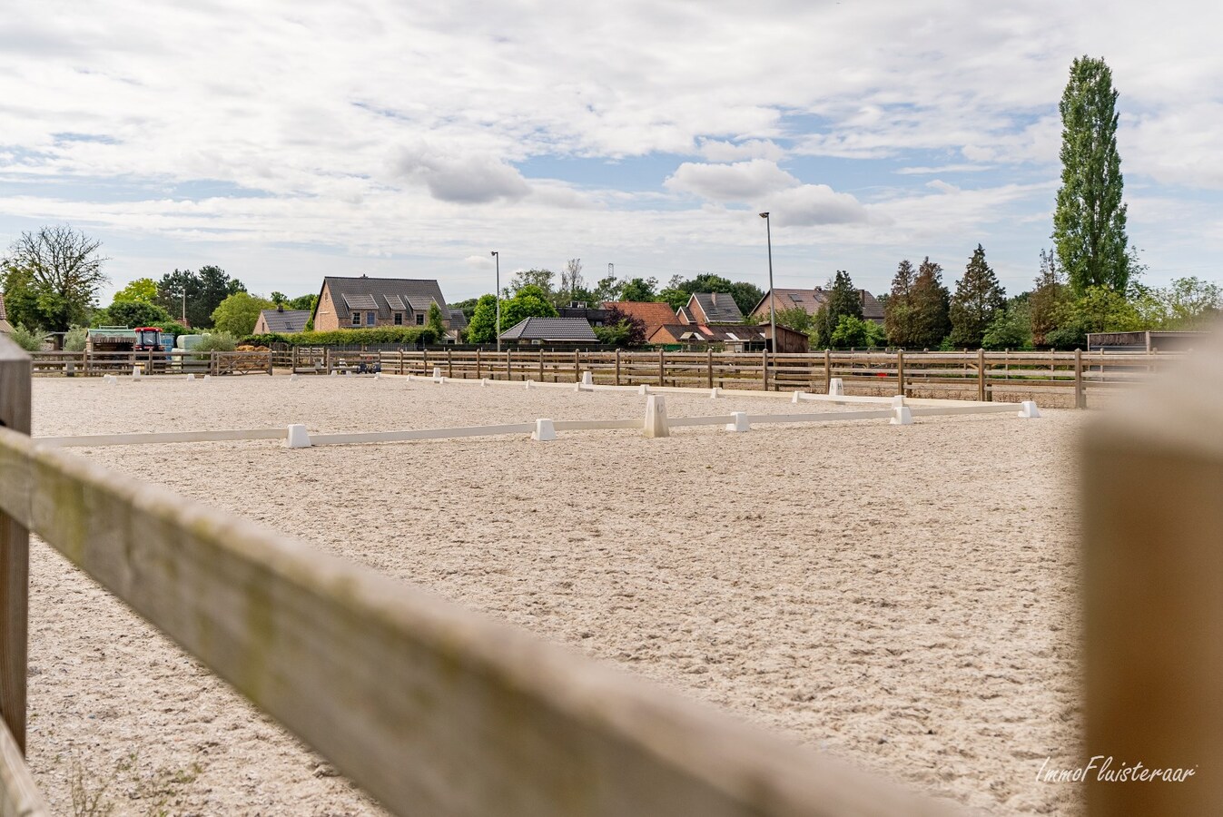 Uniek landhuis met uitgebreide paardenaccommodatie op ca. 1ha te Diepenbeek 