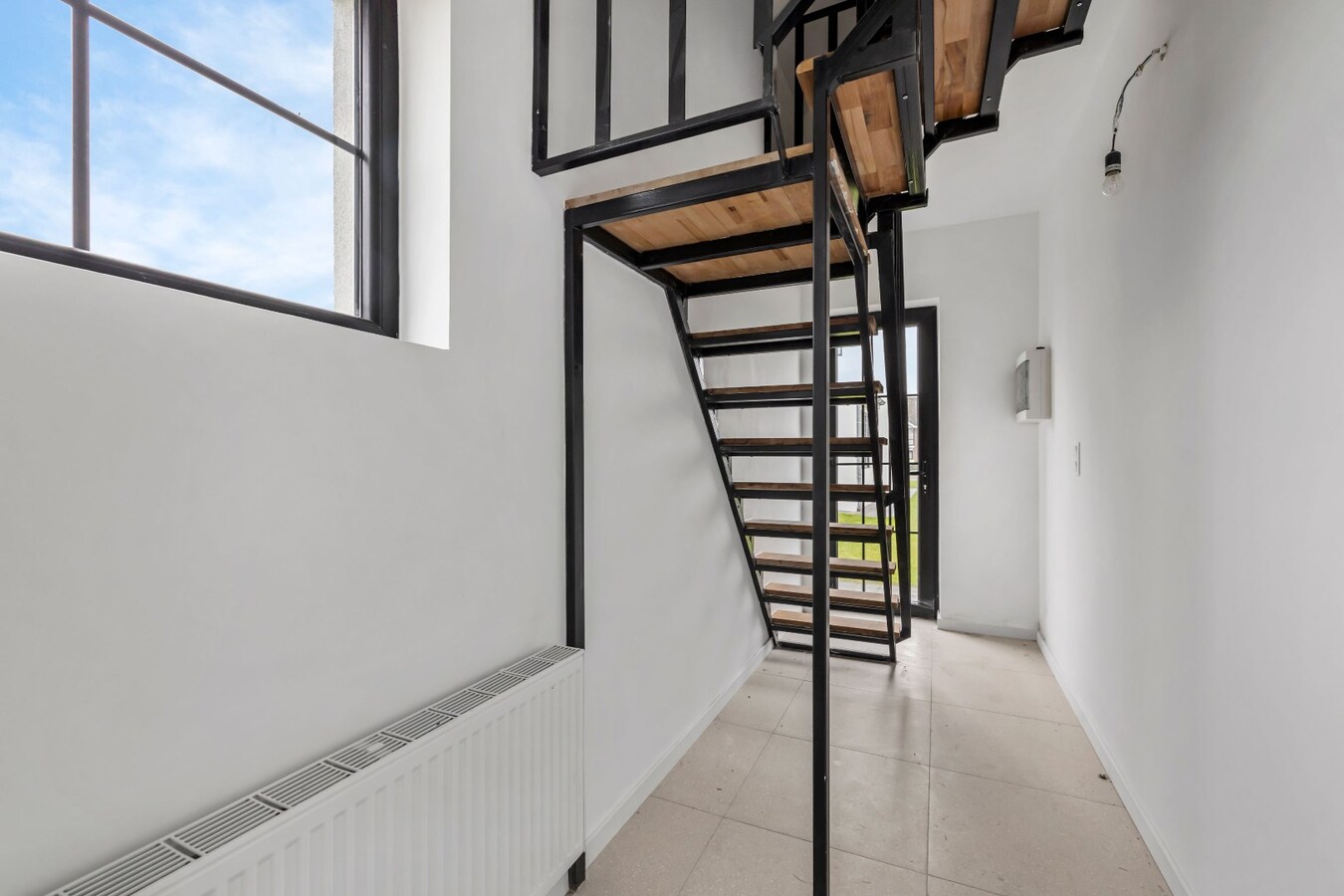 Luxueus gerenoveerde (2025) woning bijgebouw &amp; ruime tuin in Zwijndrecht 