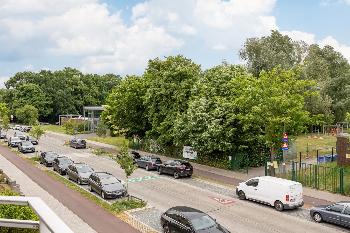 Opbrengsteigendom met 5 appartementen en 3 garages 
