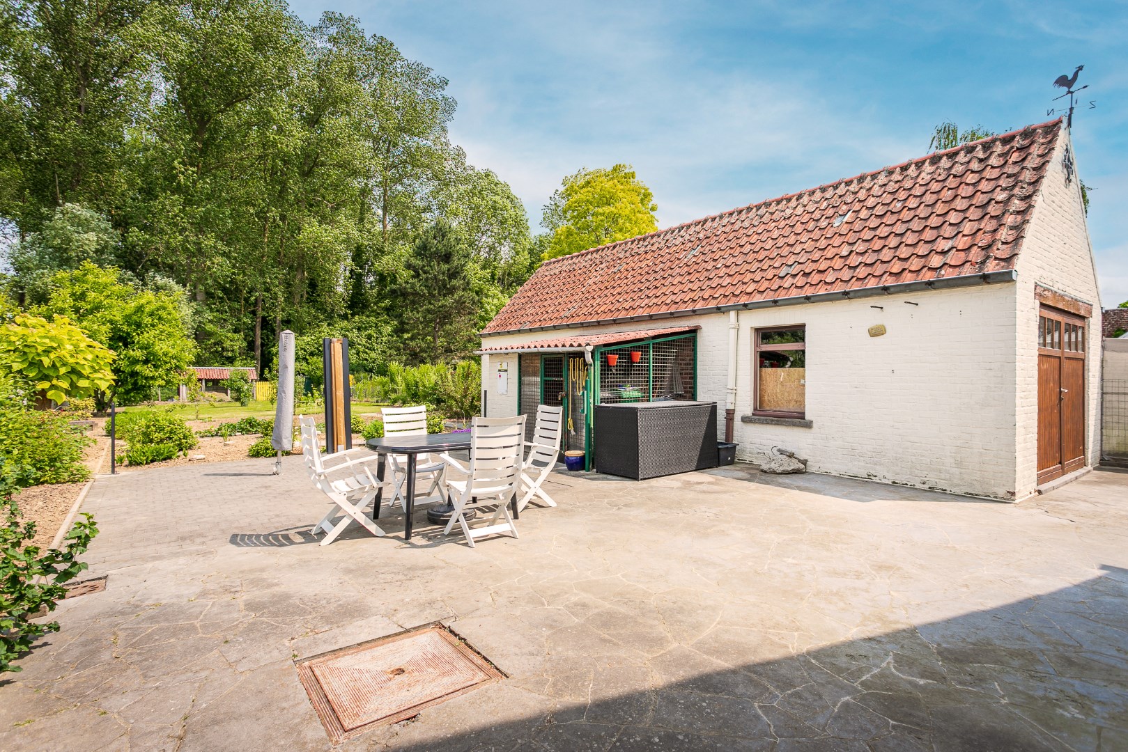 Ruime 4-gevelwoning met 3 slaapkamers, garage en uitbreidingsmogelijkheden (mog. extra slaapkamers,/hobby- of werkruimte) op 9a 39ca 