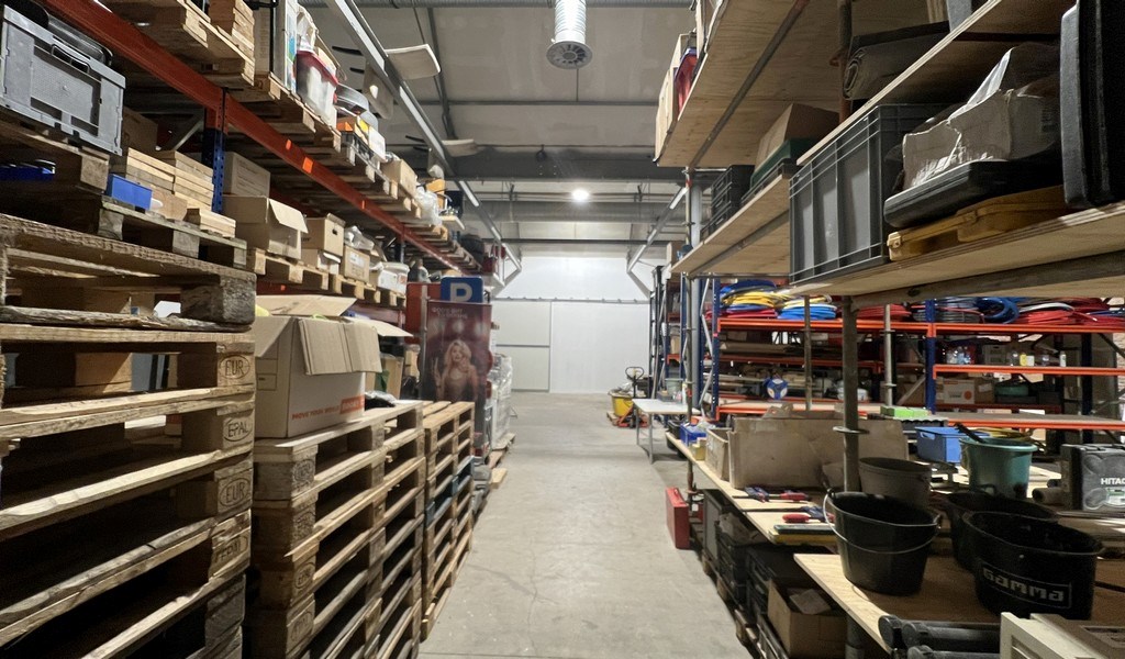 Loftkantoren en magazijn in Eskimofabriek te Gent