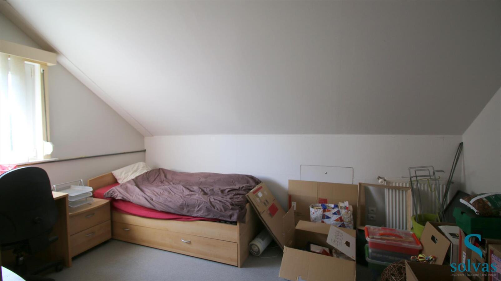 RUIM DAKAPPARTEMENT MET 2 SLAAPKAMERS! 