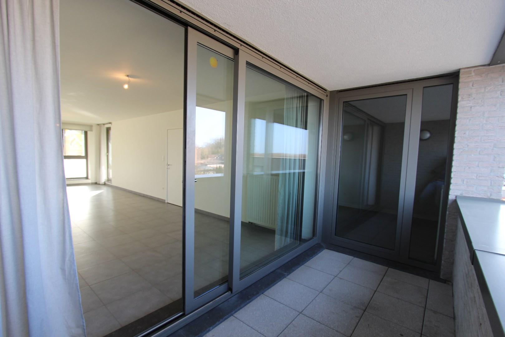 MODERN APPARTEMENT MET 2 TERRASSEN EN GARAGE 