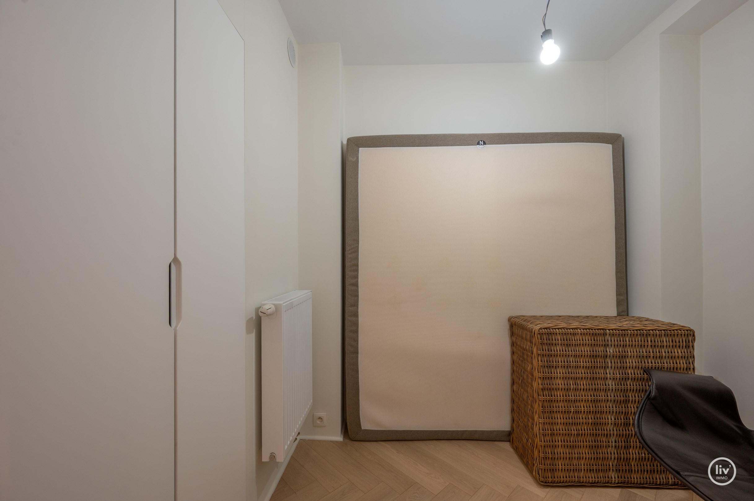 Gerenoveerd, lichtrijk appartement met 3 slaapkamers voorzien van alle luxe, gelegen op de Lippenslaan te Knokke. 