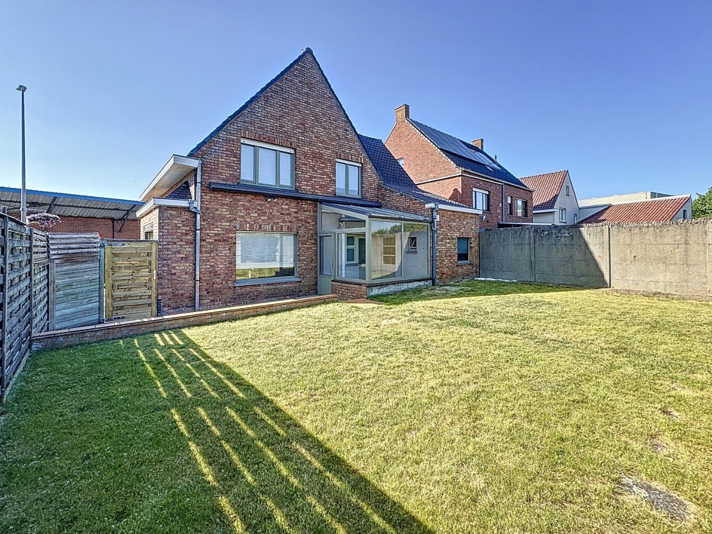 Instapklare en ruime woning met 3slpks en tuin 