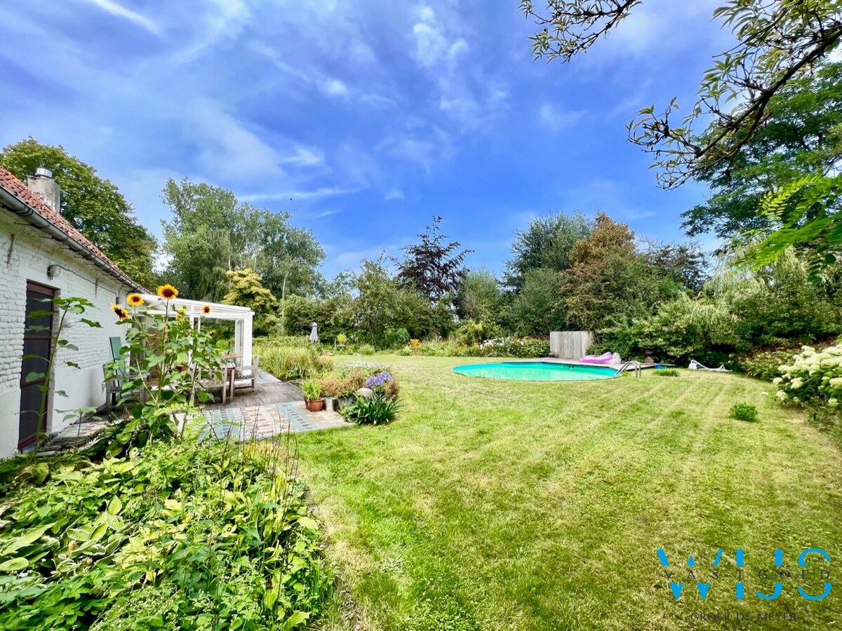 Idyllisch gelegen hoeve op 6.802 m&#178; te ASSENEDE ! 