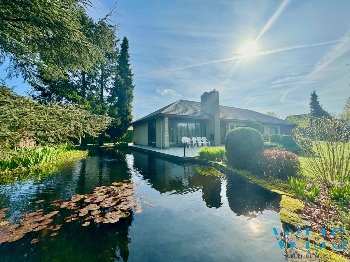Schitterend woonhuis op een fantastisch perceel van 2859 m&#178; te Drongen ! 