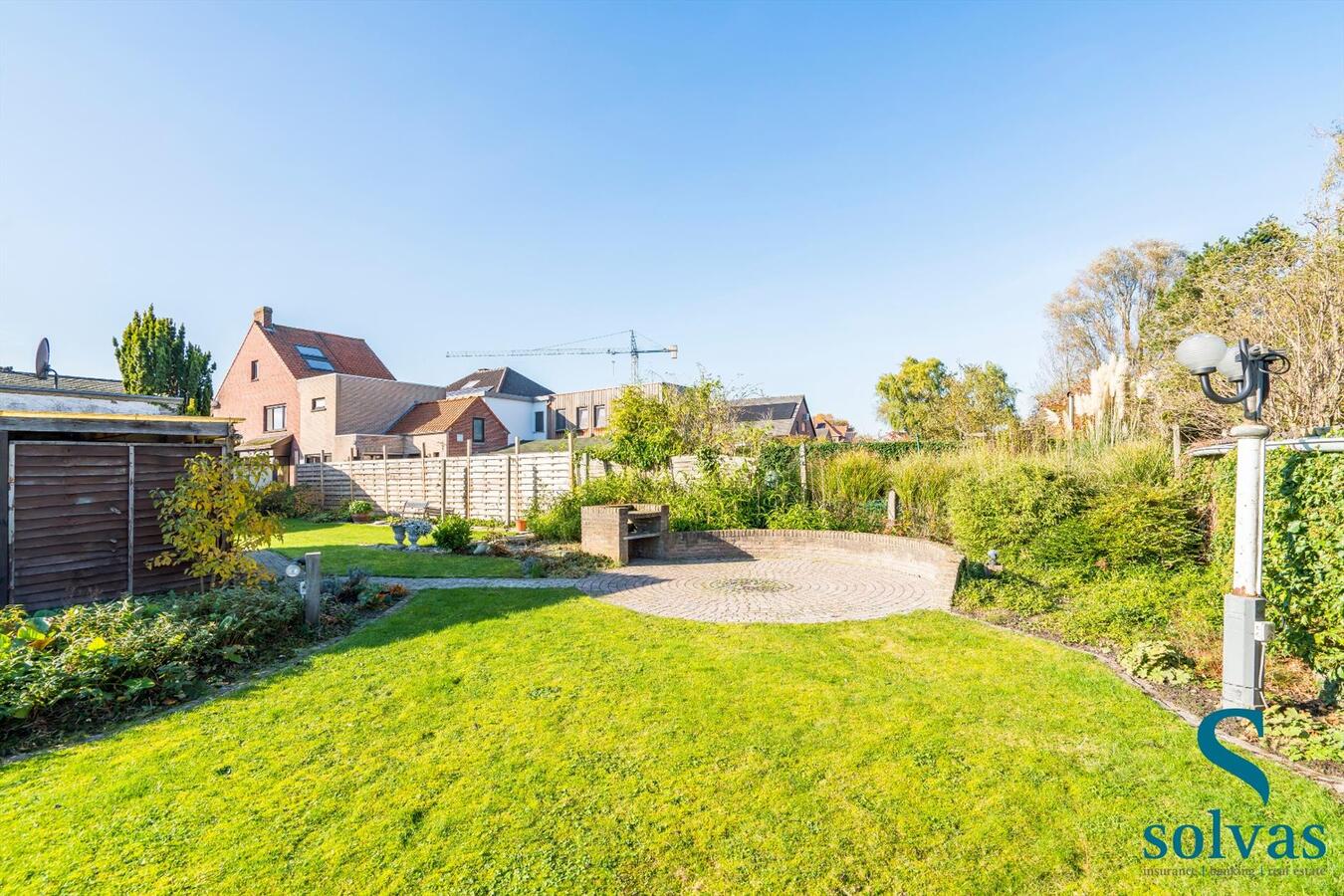 Te renoveren bungalow, centraal gelegen, met 2 slaapkamers! 