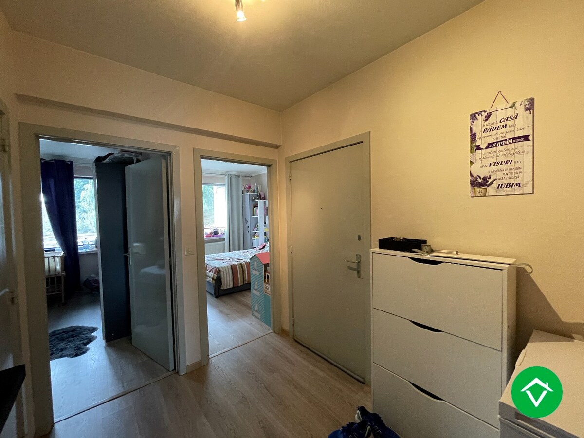 Centraal gelegen appartement met 2 slaapkamers en garage te Roeselare 