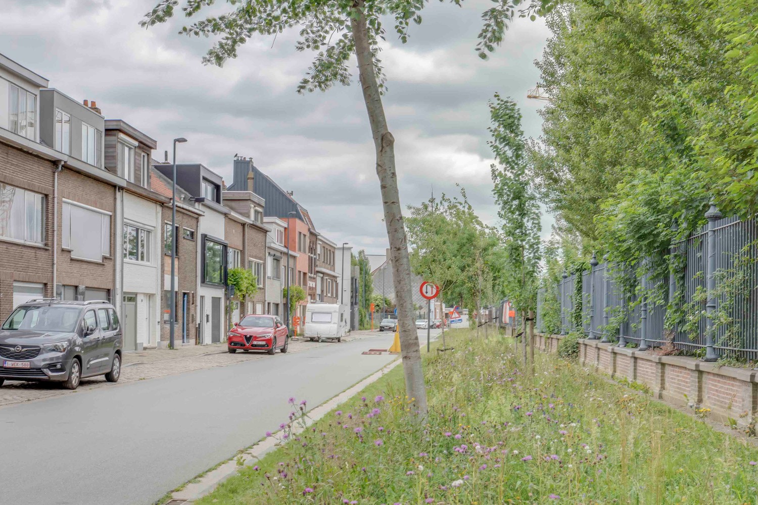 Instapklare woning met garage en volledig aangelegde tuin 