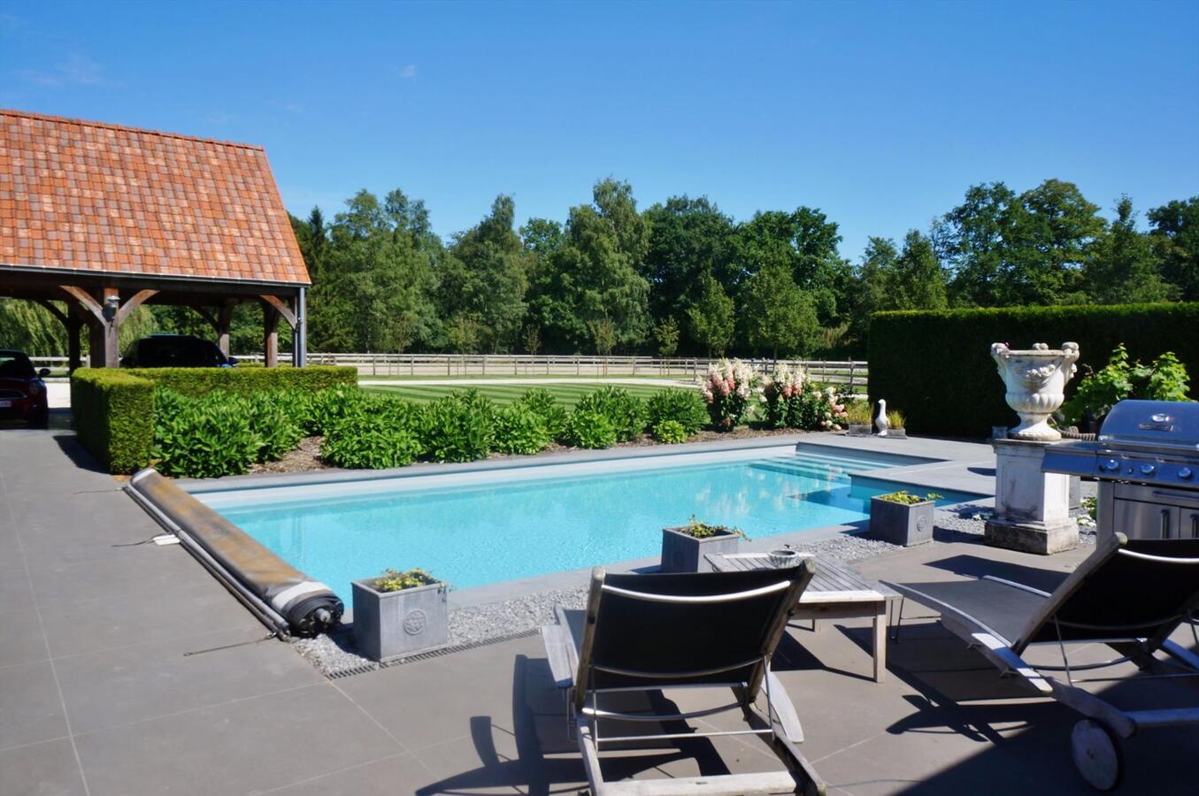 Luxueuze villa met hippische accommodatie op ca. 7643m2  te Vlimmeren 