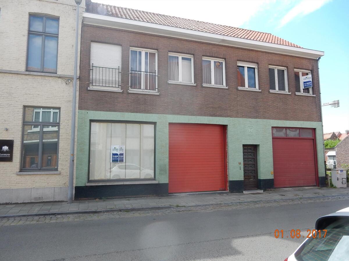 TE KOOP: LOODS/HANDELSRUIMTE + APPARTEMENT 