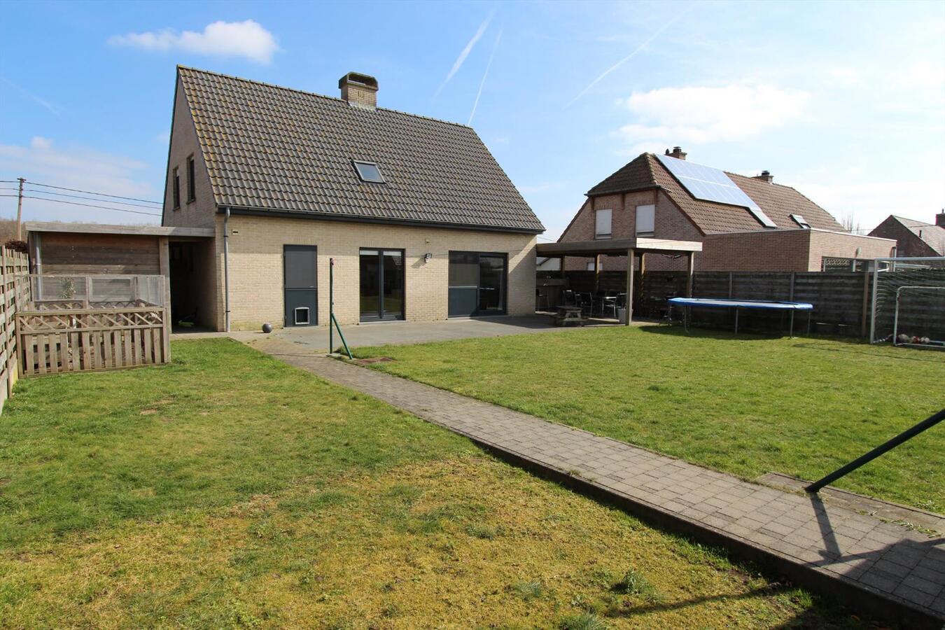 VERKOCHT IN UW BUURT ! 