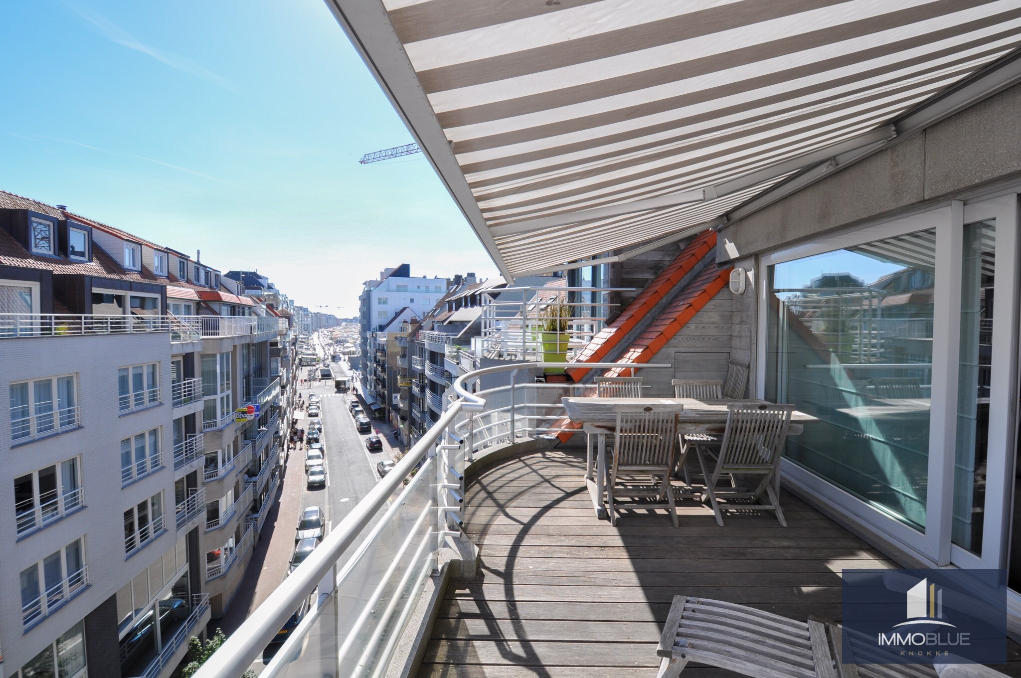 Appartement duplex avec terrasses ensoleill&#233;es, situ&#233; &#224; deux pas de la mer et de la place Rubens. 