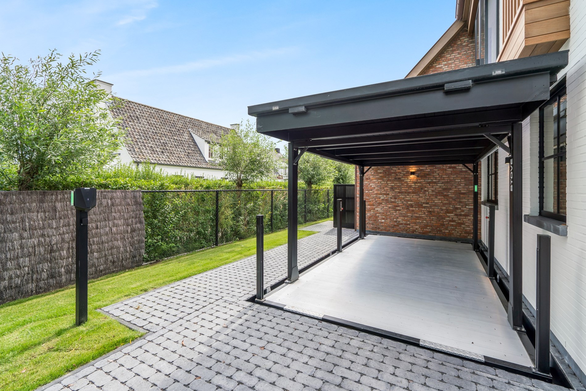 Villa exceptionnellement finie avec piscine situ&#233;e dans un quartier r&#233;sidentiel de villas &#224; la p&#233;riph&#233;rie du Zoute. 