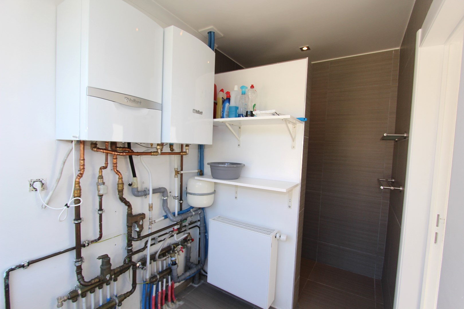 MOOI VERNIEUWDE WONING MET TUIN 