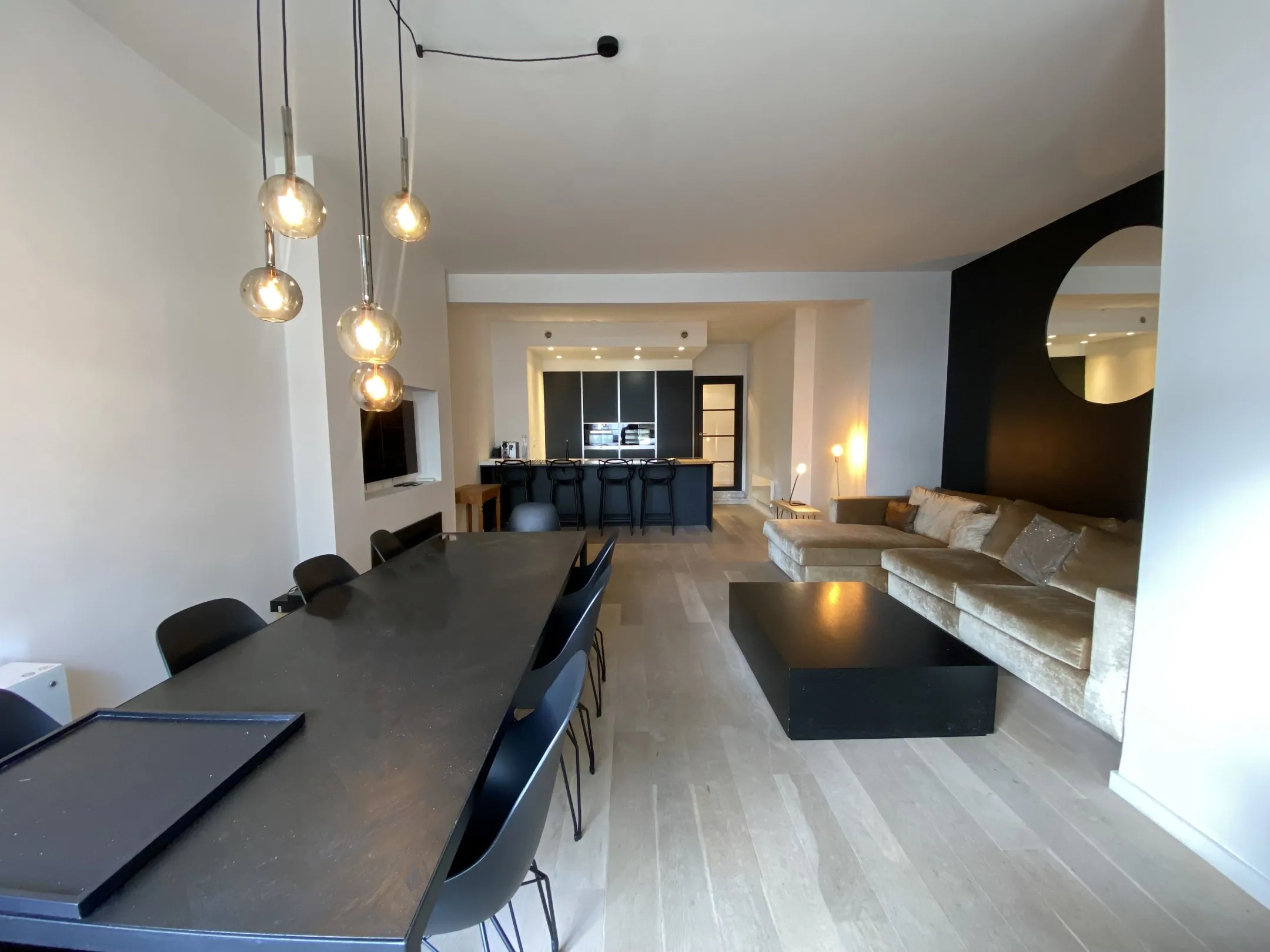 GEMEUBELD - Gelijkvloers appartement met 3 slaapkamers gelegen op enkele meters van het Albertstrand en het Casino. 