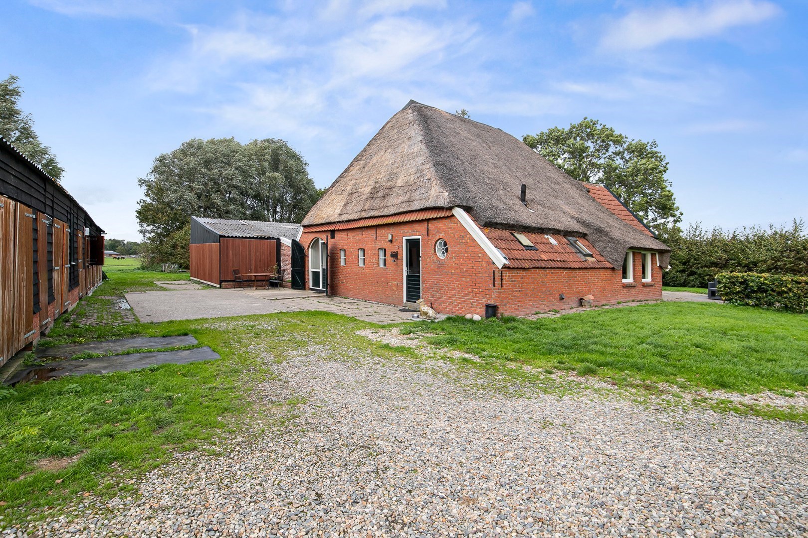 Landelijk wonen met vele mogelijkheden zo kan deze prachtige woonboerderij het beste worden omschreven! 