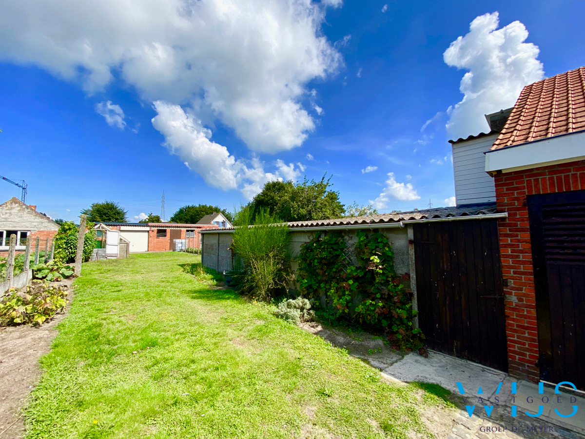 Op te frissen gezinswoning met 3 slaapkamers &amp; tuin te ERTVELDE! 