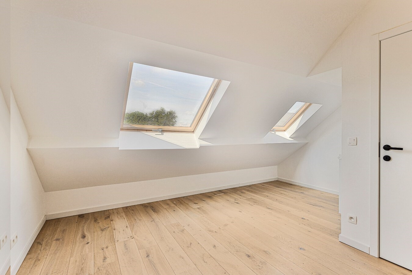 Prachtig gerenoveerde 4-slpk woning in het centrum van Stabroek! 