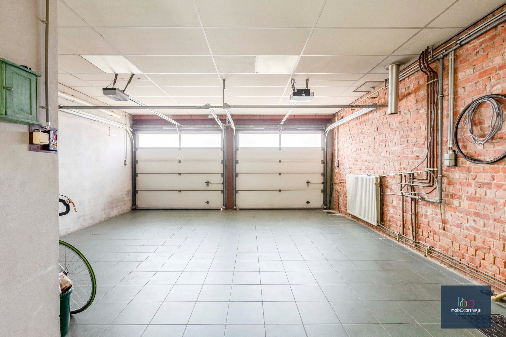 Ruime woning met tuin en dubbele garage in Gent 