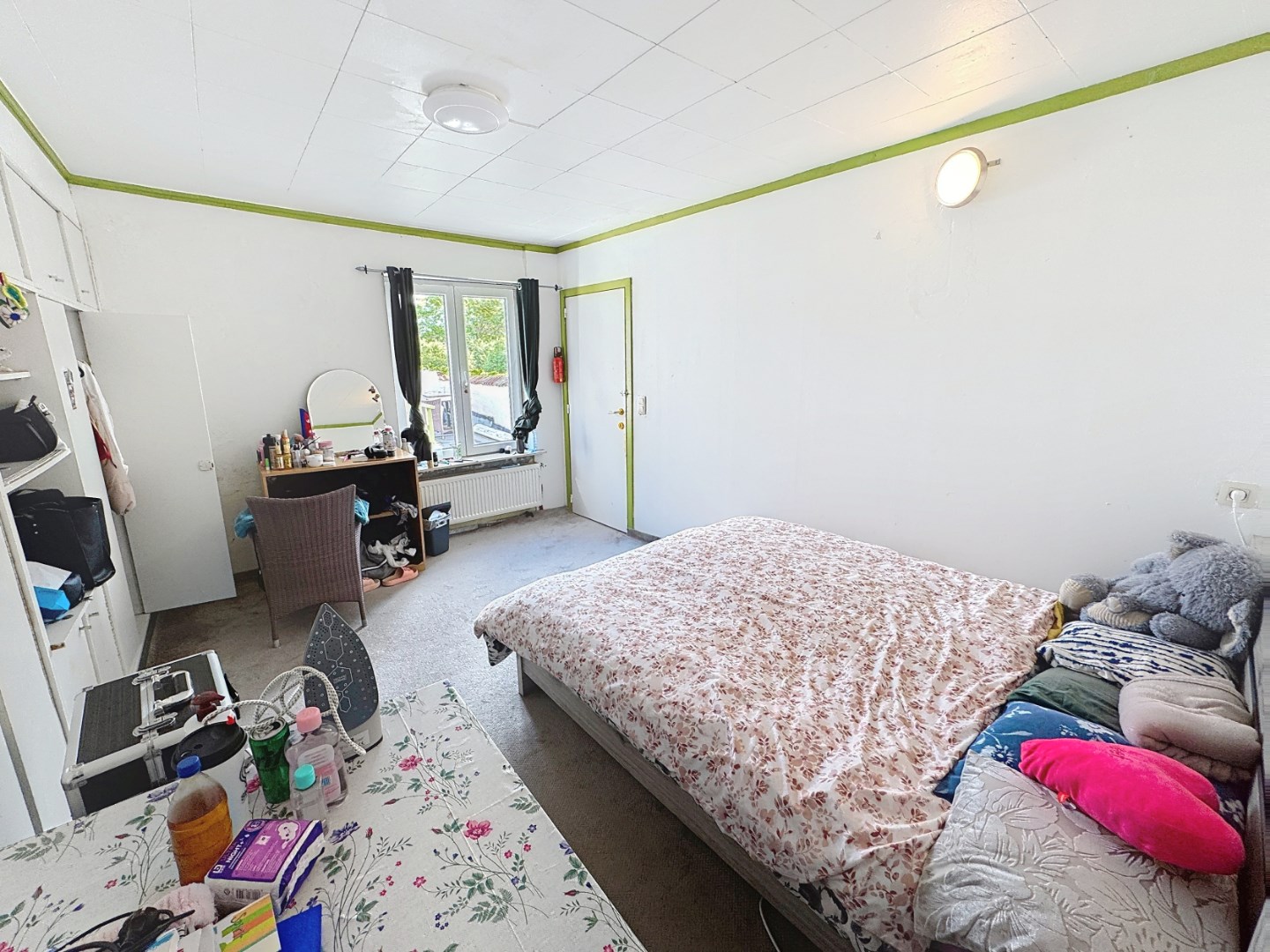 Ruime standaard rijwoning met 4 slaapkamers in het historische Brugge 