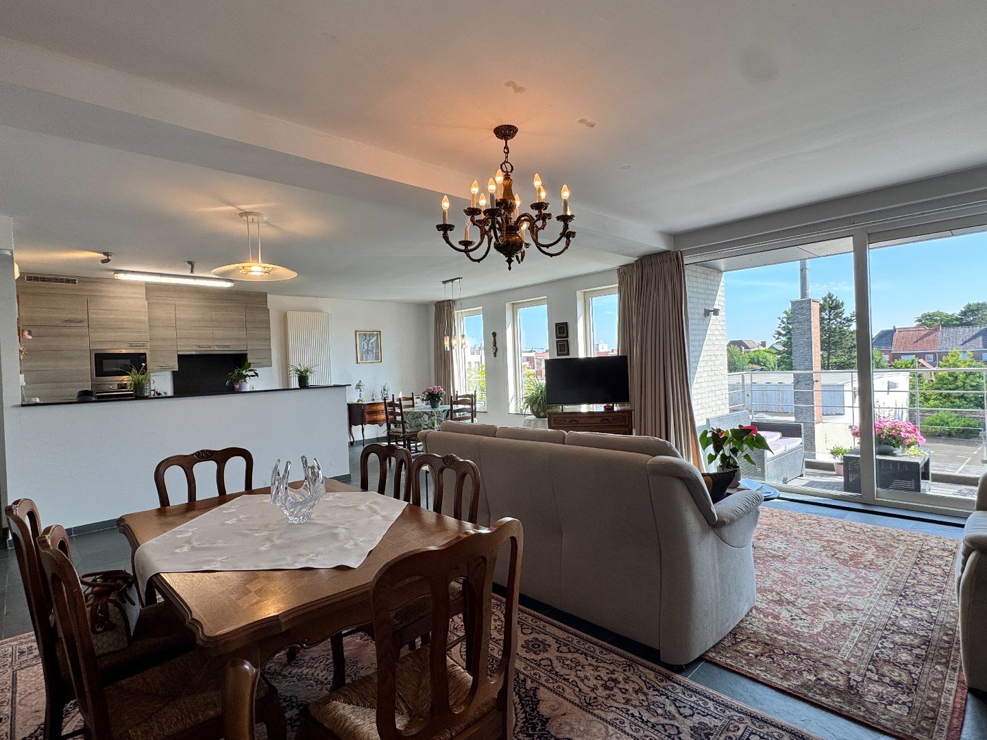Ruim appartement met ondergrondse garage te koop in hartje Zulte 
