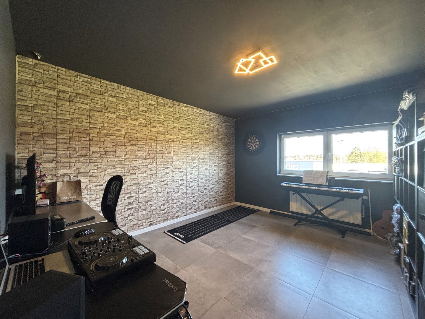 Ruim en instapklaar penthouse met 3 slpk. in centrum Leopoldsburg 